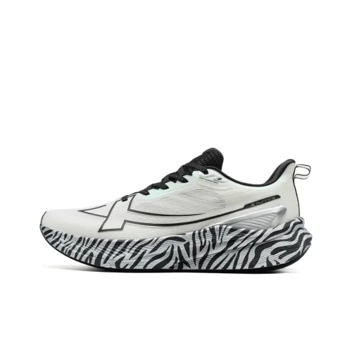 XTEP 2000km 3,0 Беговые кроссовки Низкий верх Холст Белый/Черный Мужской