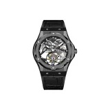 Чёрный корпус с чёрным циферблатом.