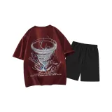 Бордовый топ, черные штаны