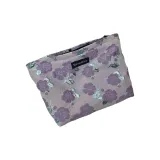 Фиолетовый цветок, серебряный лист