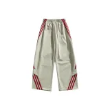 Светло-бежево-жёлтый