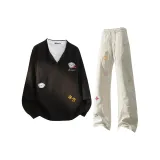 Чёрная рубашка поло + светло-хаки повседневные штаны