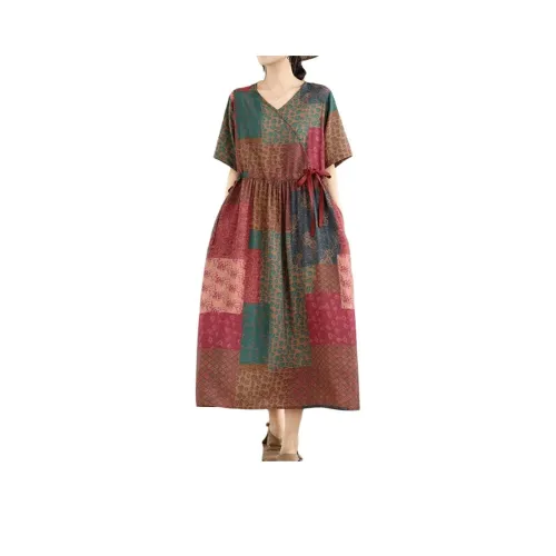 Женские короткие платья с короткими рукавами