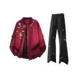 Бургунди пальто + черные штаны с цветочным узором