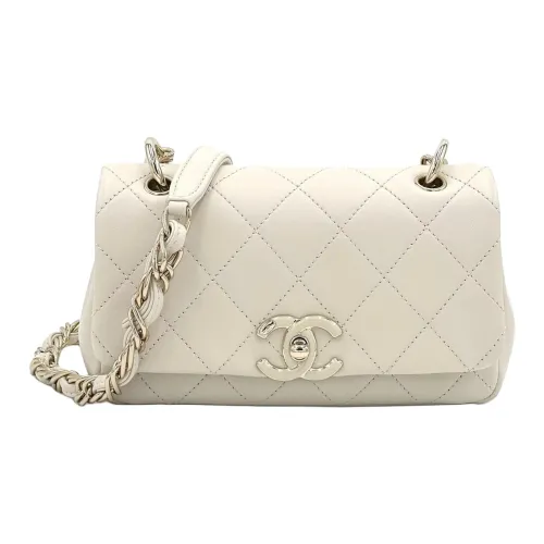 CHANEL Сумки через плечо Женские