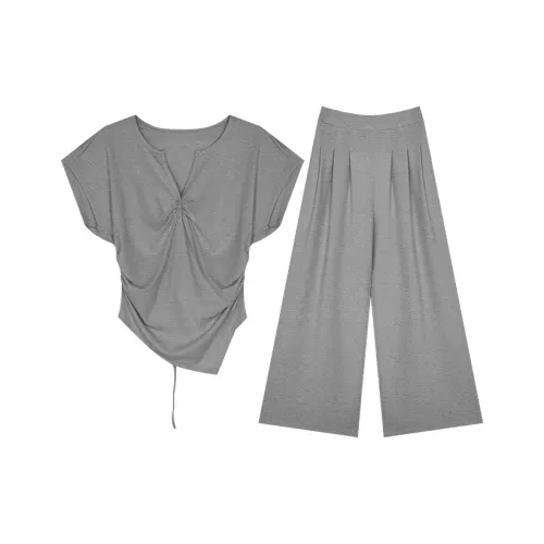 Женские повседневные костюмы