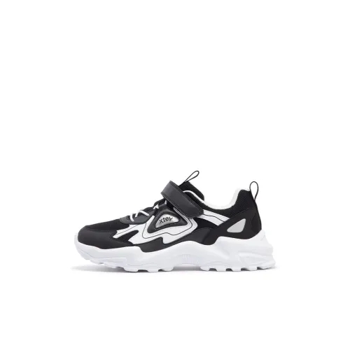 XTEP Slip-resistant Low Top Детская беговая обувь Черный Белый