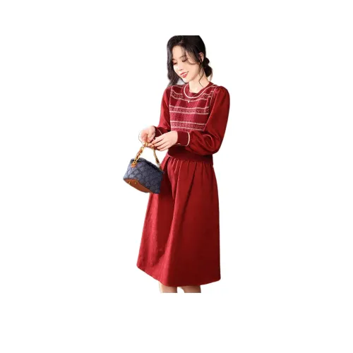 X MOOM Красный Женские Комплекты с Юбкой