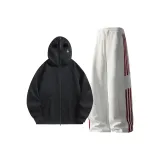 Чёрный топ + серо-красные штаны