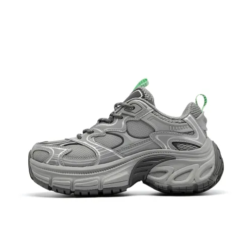 QIAODAN Песчаный визуально увеличивает рост устойчивый к истиранию легкий дышащий низкий топ повседневная обувь женская