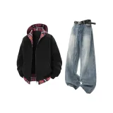 Чёрный топ + синие штаны