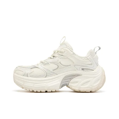 QIAODAN Песчаный визуально увеличивает рост устойчивый к истиранию легкий дышащий низкий топ повседневная обувь женская