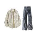 Белая рубашка абрикосового цвета + винтажные синие джинсы