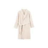 Молочно-белый