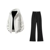 Белая куртка + черные джинсы