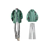 Зеленая куртка + дымчато-серые джинсы