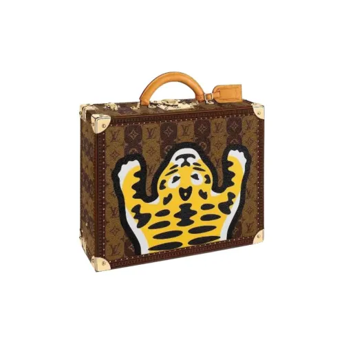 LOUIS VUITTON Nigo Collaboration Cotteville Покрытый холст с кожаными вставками комбинированное хранение коробка твердый чехол унисекс коричневый