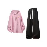 Розовый топ + черные штаны