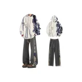 Белый свитшот + темно-серые повседневные штаны