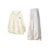 Бежевый абрикосовый топ + светло-серые штаны цвета пшеницы