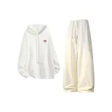 Белый топ + бежево-абрикосовые штаны