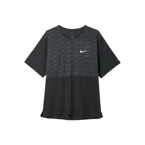 Nike Бег Т-Рубашка Мужская Серого цвета