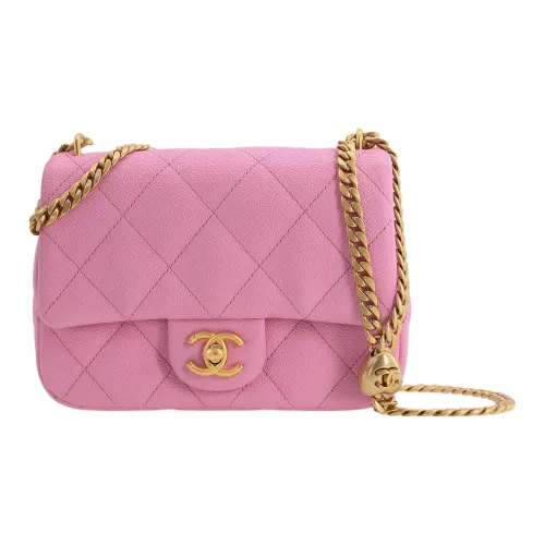 CHANEL С рельефом Тисненый Коровья кожа Сумка через плечо Средний Женские Розовый