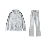 Белый свитшот + дымчато-серые джинсы