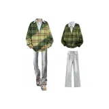 Зеленая толстовка + дымчато-серые джинсы