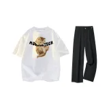 Белая футболка + черные джинсы