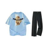 Синяя футболка + черные джинсы