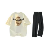 Абрикосовая футболка + черные джинсы