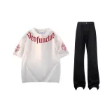 Белая футболка + чисто черные джинсы