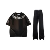 Черная футболка + чисто черные джинсы