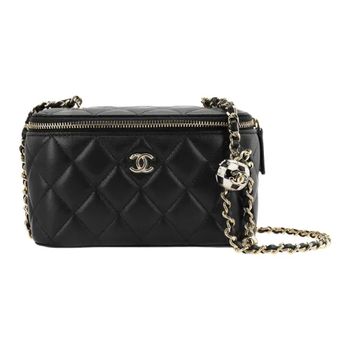 CHANEL Сумки через плечо Женские