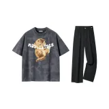 Gray T-Shirt + Black Jeans  
Серый Т-Shirt + Черные Джинсы