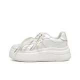 Жемчужно-белый