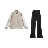 Хаки бейсбольная куртка + черные джинсы