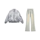 Светло-серая куртка + желтые грязные джинсы