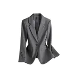 Серый деловой костюм