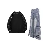 Чёрный свитшот + синие джинсы