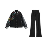 Чёрная бейсбольная куртка + чёрные джинсы