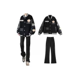 Чёрная бейсбольная куртка + чёрные джинсы