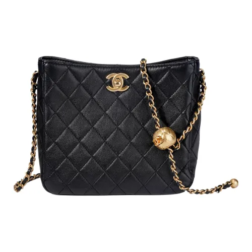 CHANEL Сумки через плечо Женские