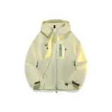 Светло-жёлтый