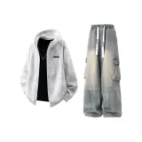 Светло-серый топ + синие штаны