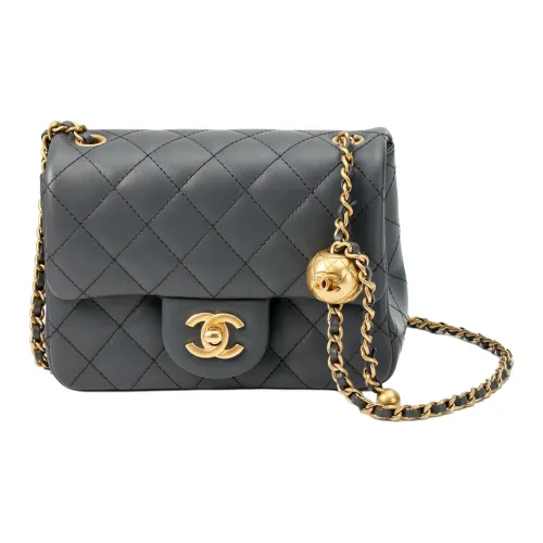 CHANEL Сумки через плечо Женские