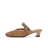 Коричневый