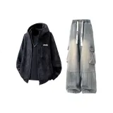 Чёрный топ + синие штаны