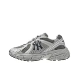 Серебристый